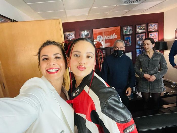 Nuria Roca y Rosalía en marzo de 2022 en El Hormiguero