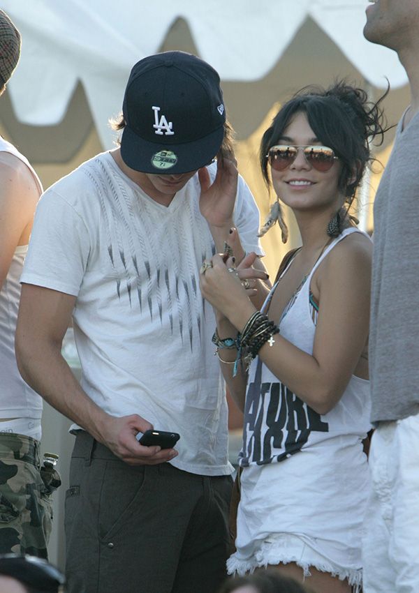Vanessa Hudgens y Zac Efron en el festival Coachella en 2009