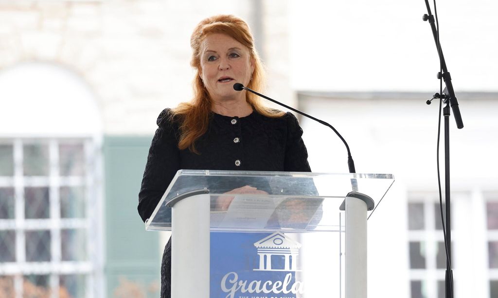 sarah ferguson en el funeral de lisa marie presley en graceland