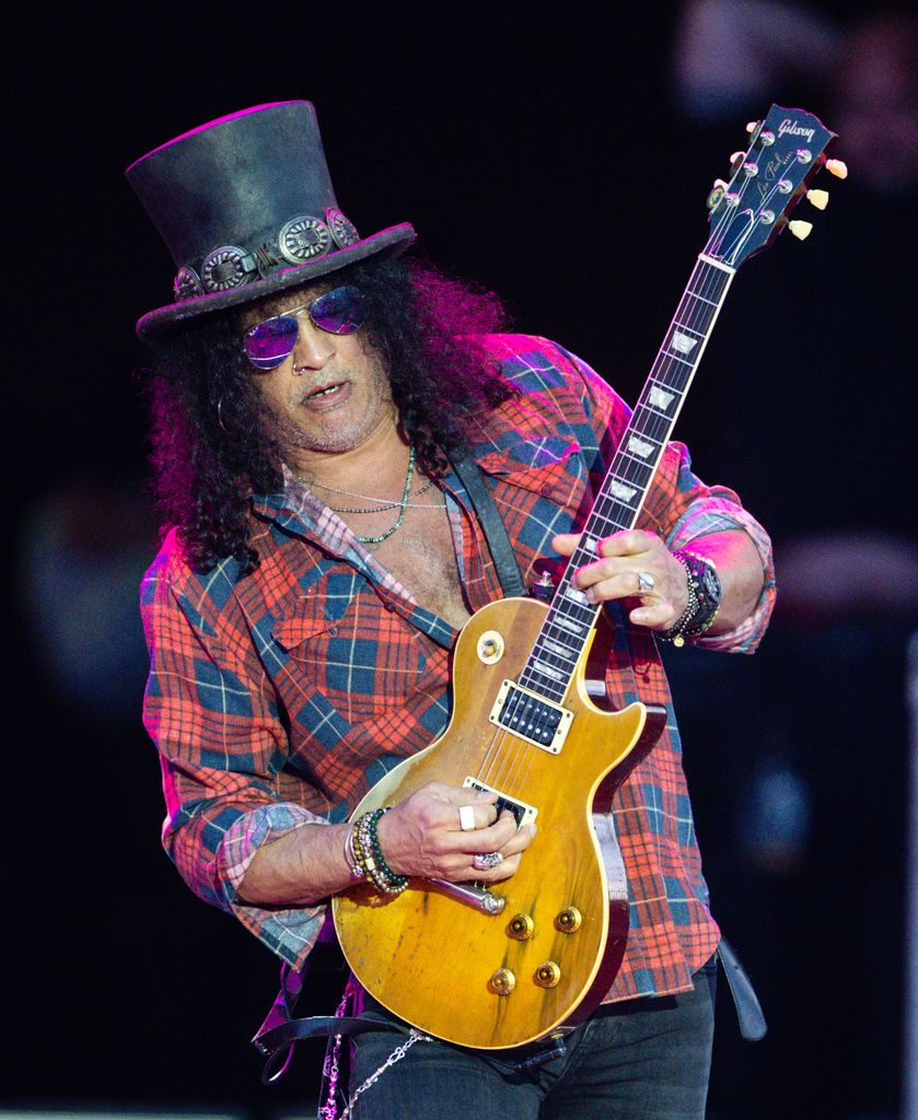 Slash de Guns N' Roses en junio de 2023 en el Festival de Grastonbury en Somerset, Reino Unido