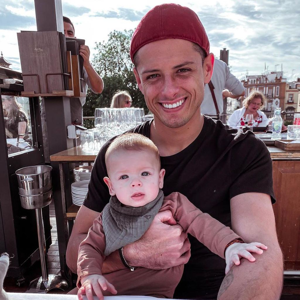 Javier \'Chicharito\' Hernández y su hijo Noah