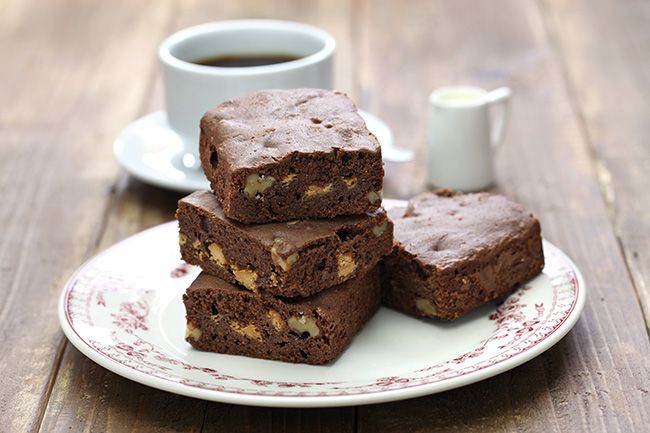 Brownie de chocolate y piñones