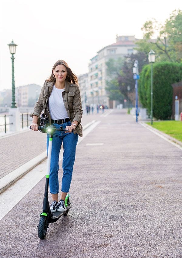 Patinete-eléctrico-mujer