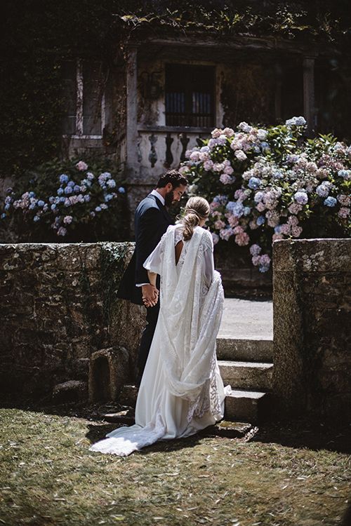 Un vestido de novia viral con capa