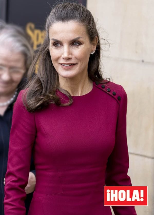 Doña Letizia con vestido rojo