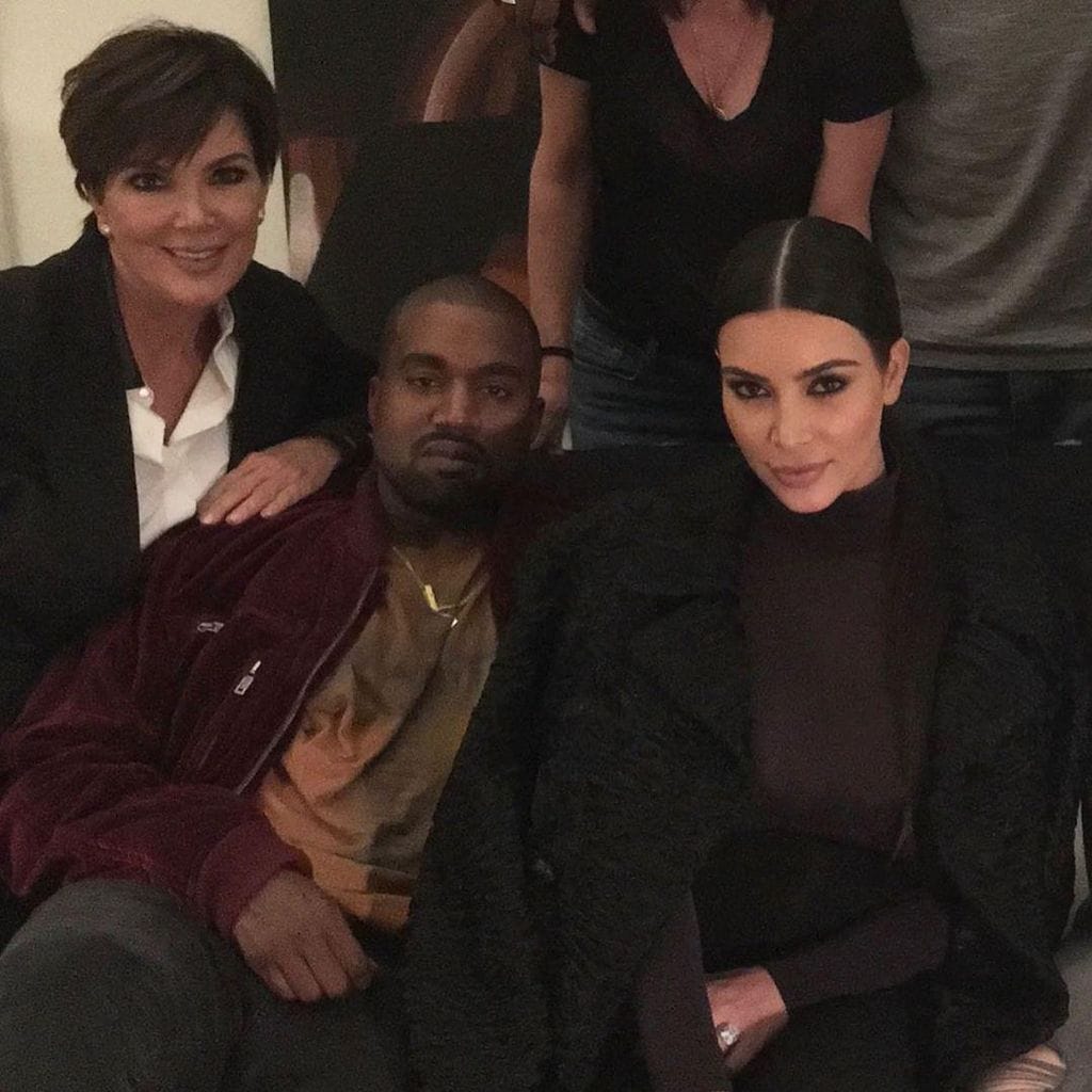 Kim Kardashian y Kanye West con Kris Jenner