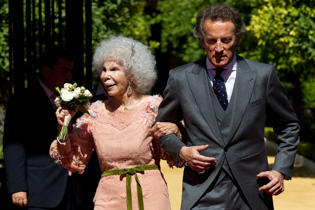 Con su marido, Alfonso Diez, tras su boda