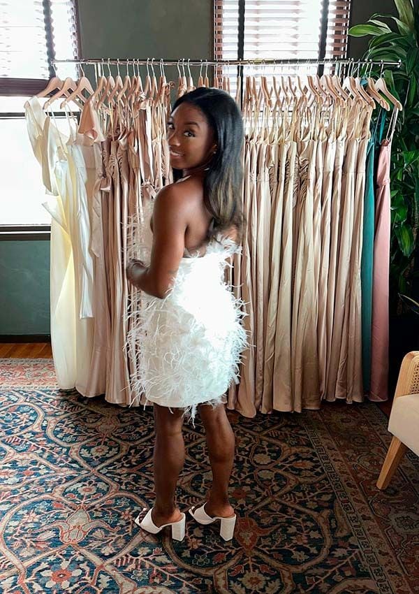 Simone Biles con vestido de novia