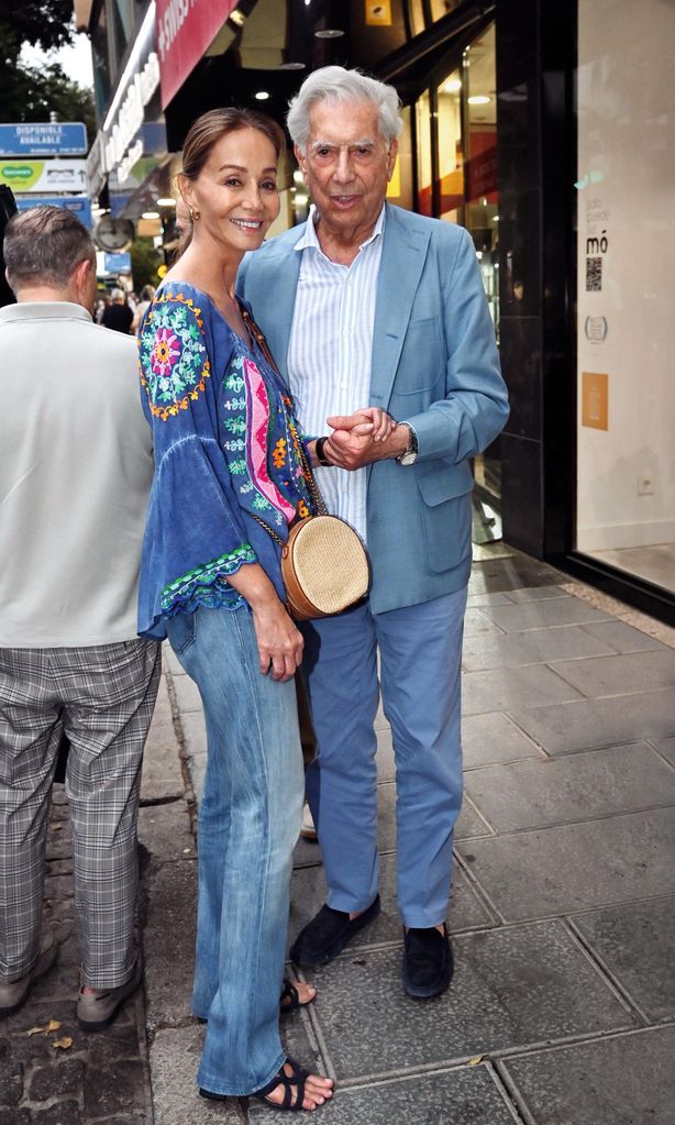 Isabel Preysler y Mario Vargas Llosa HOLA 4076