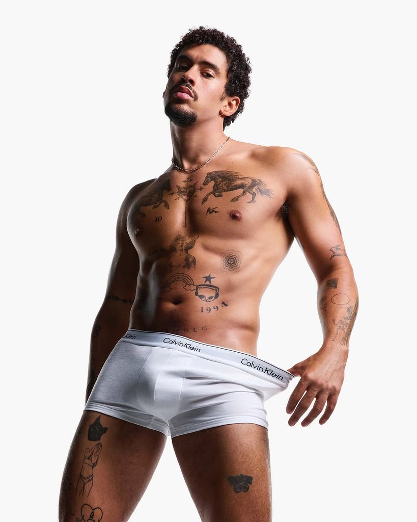 Bad Bunny en la campaña Primavera 2025 de Calvin Klein