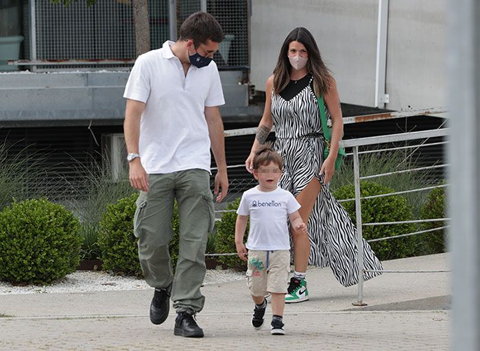 Laura M. Flores con Benji Aparicio y su hijo Matías