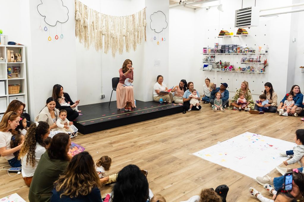 Eva Mendes presenta su libro en un colegio de Nueva York el 18 de septiembre de 2024