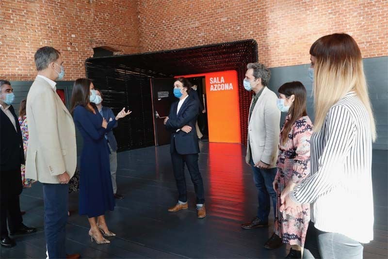 Reyes Felipe y Letizia en Matadero Madrid