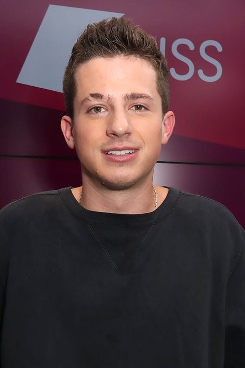 Charlie Puth, hombres que cuidan su piel