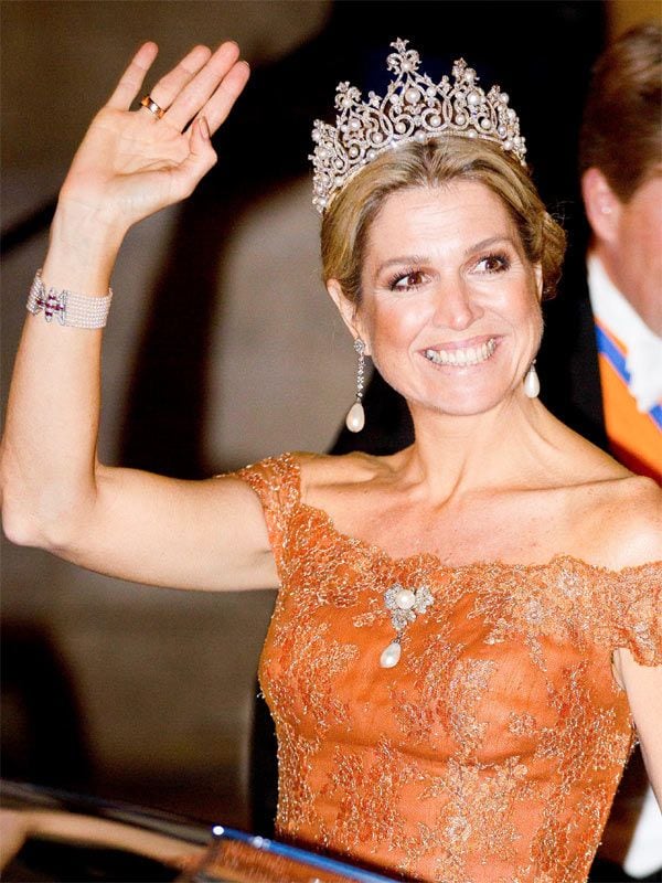 Máxima de Holanda luciendo la tiara de perlas Württemberg durante la cena de gala ofrecida al cuerpo diplomático
