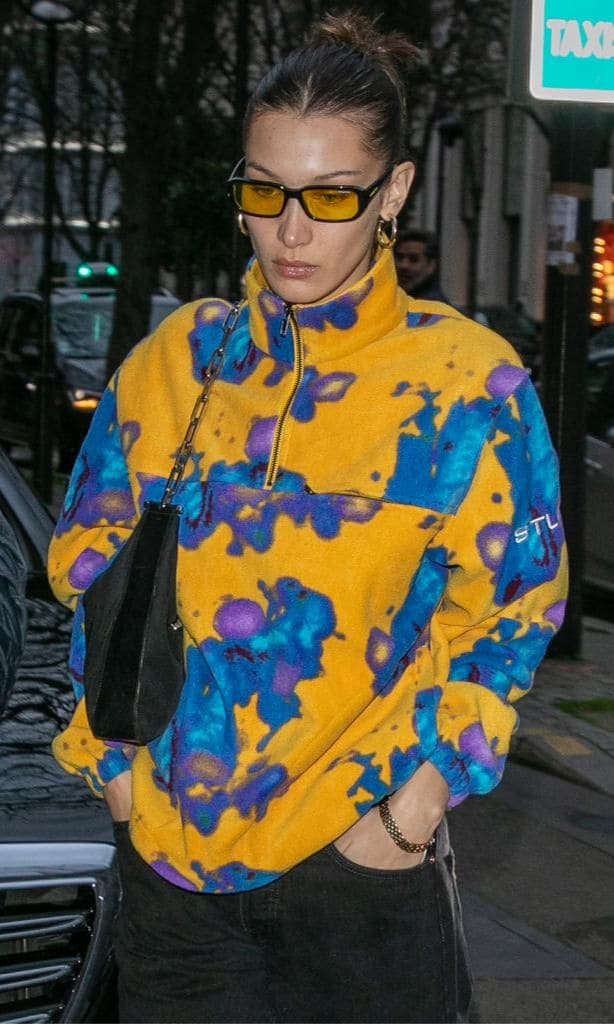 bella hadid con estampado psicod lico