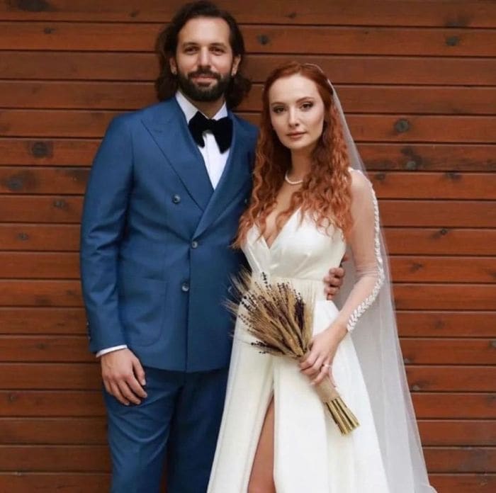 Başak Gümülcinelioğlu y Çağrı Çıtanak, de 'Love is in the air', se dan el 'sí quiero'