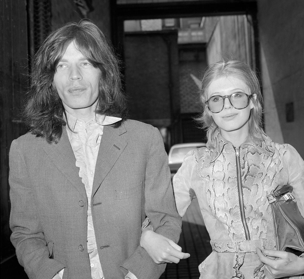 Mick Jagger y Marianne Faithfull en el juzgado de Marlborough Street, en 1969.