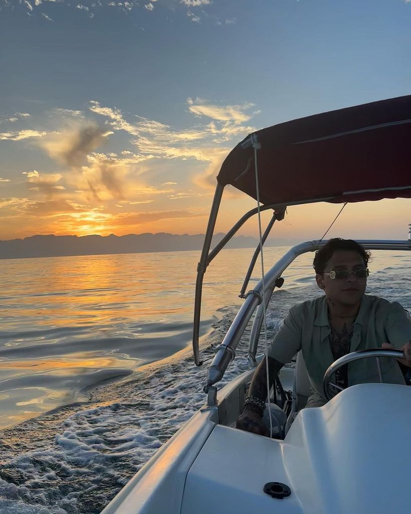 Christian Nodal y Ángela Aguilar de luna de miel 