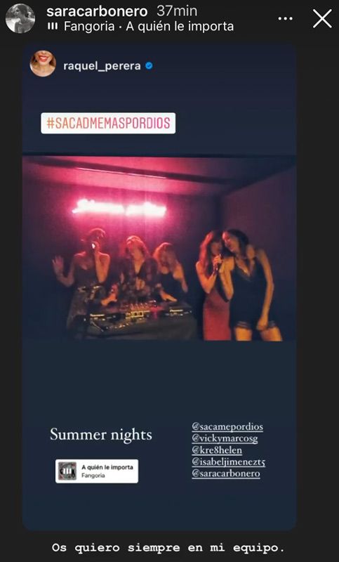 La divertida noche de verano de Sara Carbonero y sus amigas en un karaoke