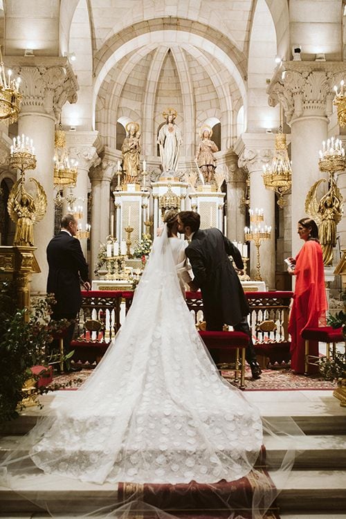 Vestido de novia con detalle flores