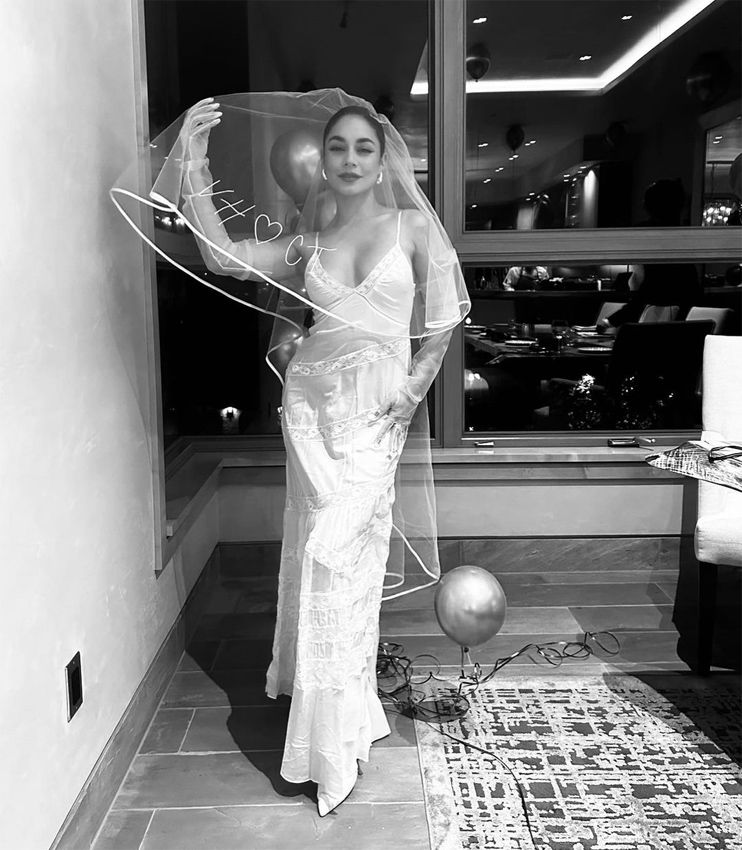 Vanessa Hudgens de blanco en su despedida de soltera