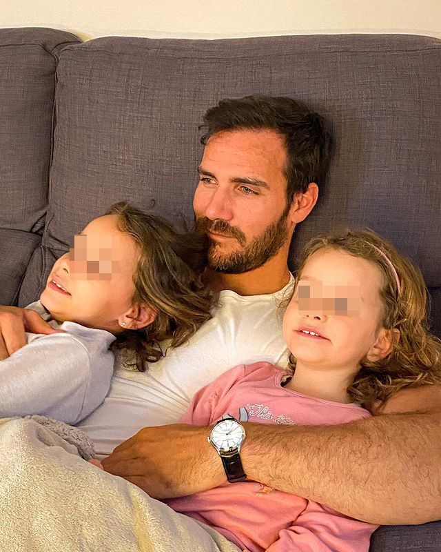 Saúl Craviotto junto a sus dos hijas 