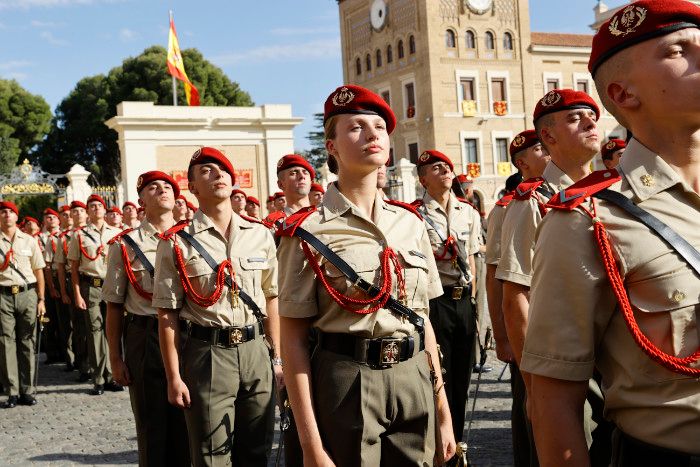 La princesa Leonor recibe su sable en la Academia Militar de Zaragoza