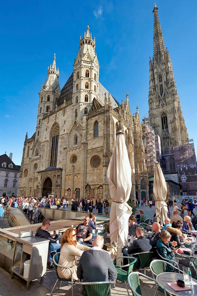 Terrazas junto a la catedral de San Esteban, Viena