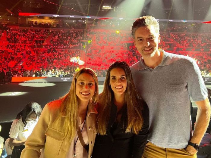 Pau Gasol con Ona Carbonell y la hermana de Rafa Nadal