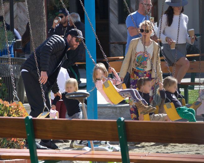 chris hemsworth elsa pataky columpios