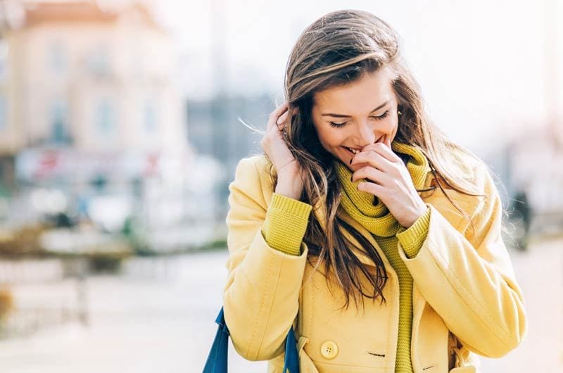 istock sonrisa avergonzada 