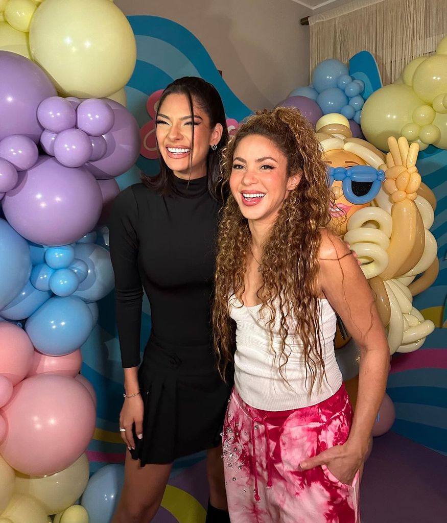 La Miss Universo Sheynnis Palacios y Shakira en la fiesta de lanzamiento del single de la artista colombiana Soltera, octubre 2024