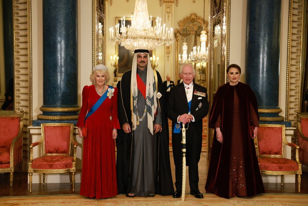 El rey Carlos III y la reina Camilla encabezaron el banquete de Estado en honor al emir de Catar y su esposa.