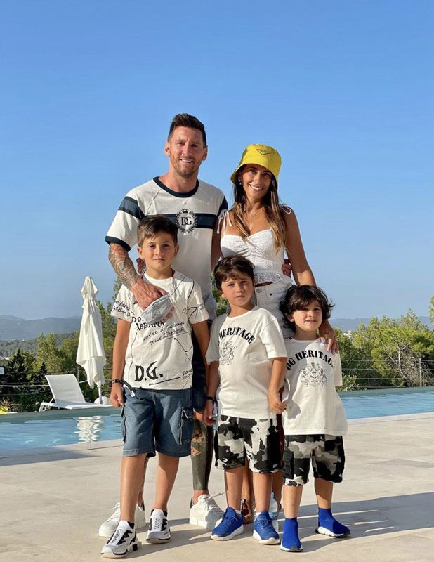 Leo Messi y Antonela Roccuzzo con sus hijos