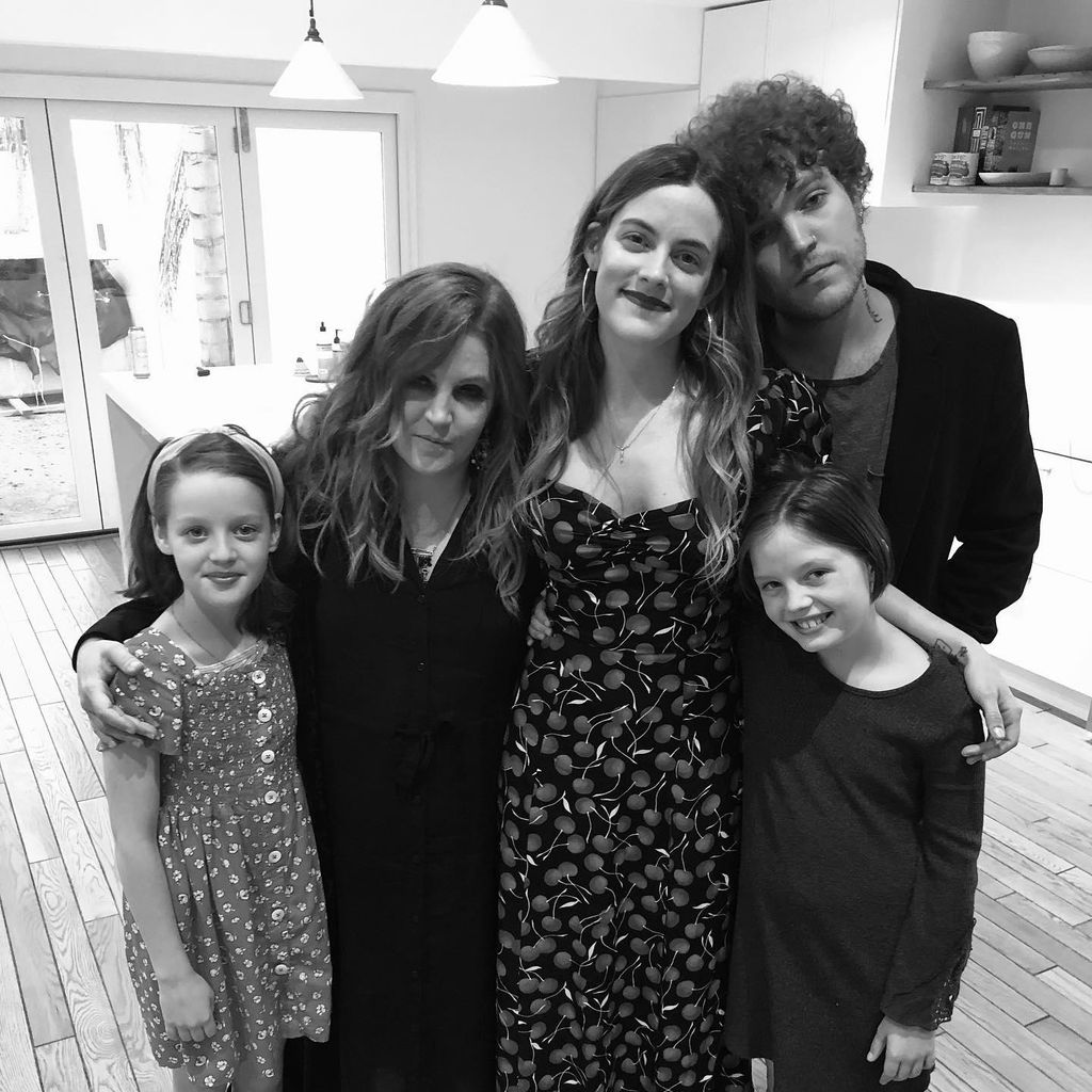 lisa marie presley y sus hijos