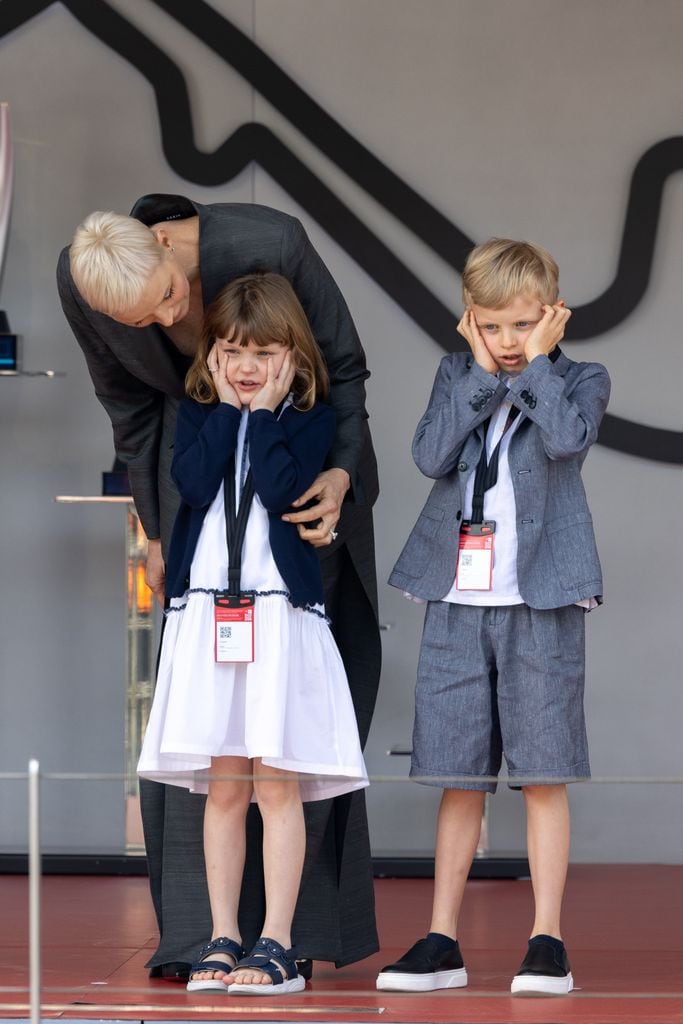 Charlene de Mónaco con sus hijos Jacques y Gabriella