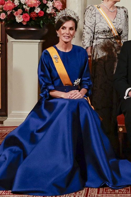 Reina Letizia sentada