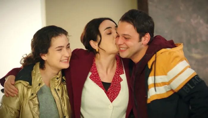 Fadik Sevin Atasoy sufre un accidente en el set de rodaje de 'Hermanos'
