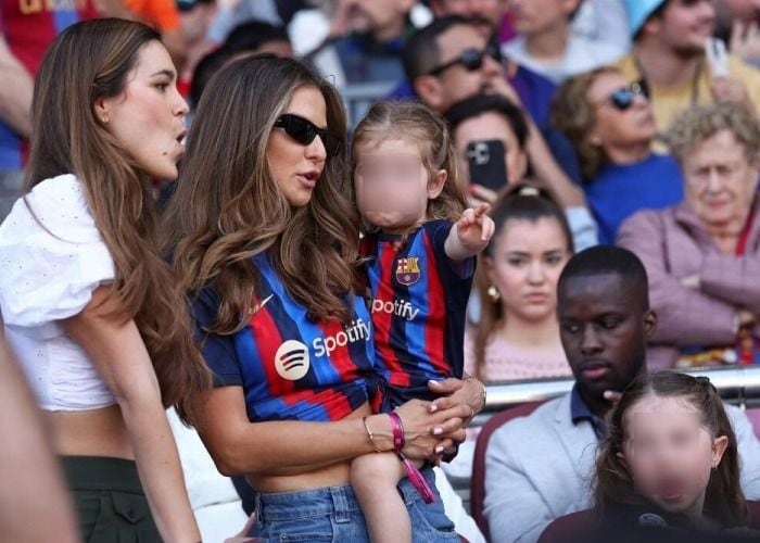 Anna Lewandoswa acapara las miradas en el Camp Nou 