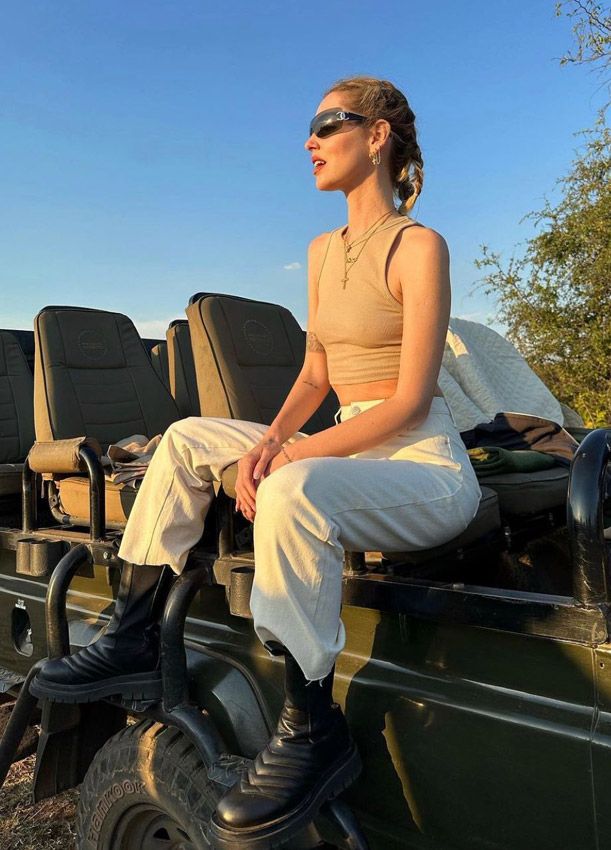 Chiara Ferragni estrena estos básicos de Zara en su viaje a África