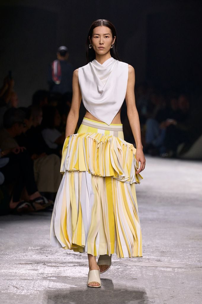 El look sobre la pasarela de Bottega Veneta SS25