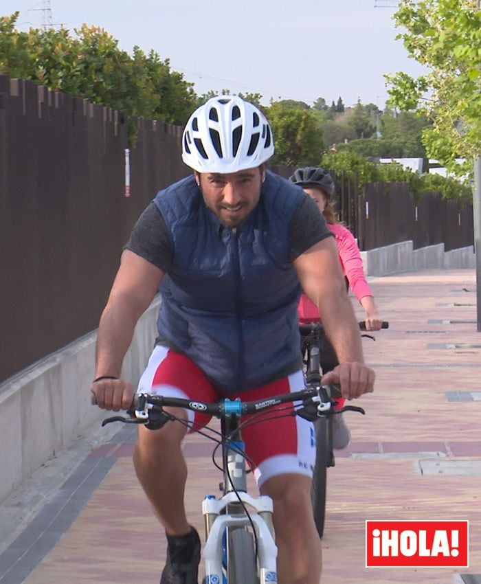 David Bustamante y Yana Olina en bici