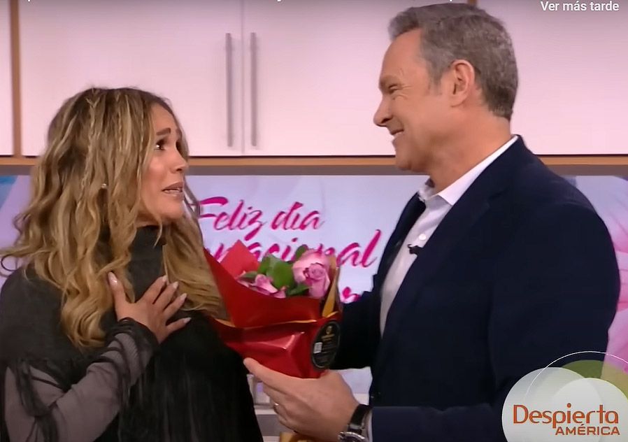 Karla Martínez revela por qué lloró en pleno programa de 'Despierta  América' | ¡HOLA!