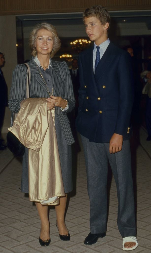 HOLA2091.22septiembre1984, Felipe Borbón viaja a estudiar Canadá.