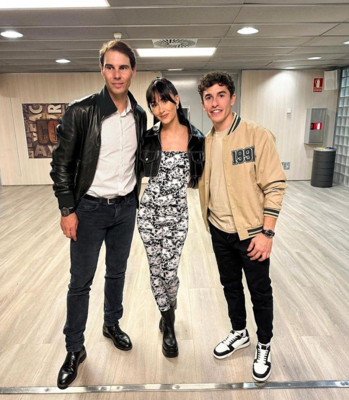 Rafa Nadal y Marc Márquez junto a Aitana en su concierto