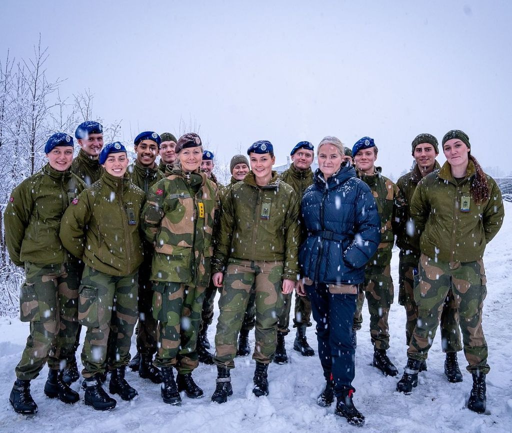 La princesa Ingrid de Noruega con las Fuerzas Armadas