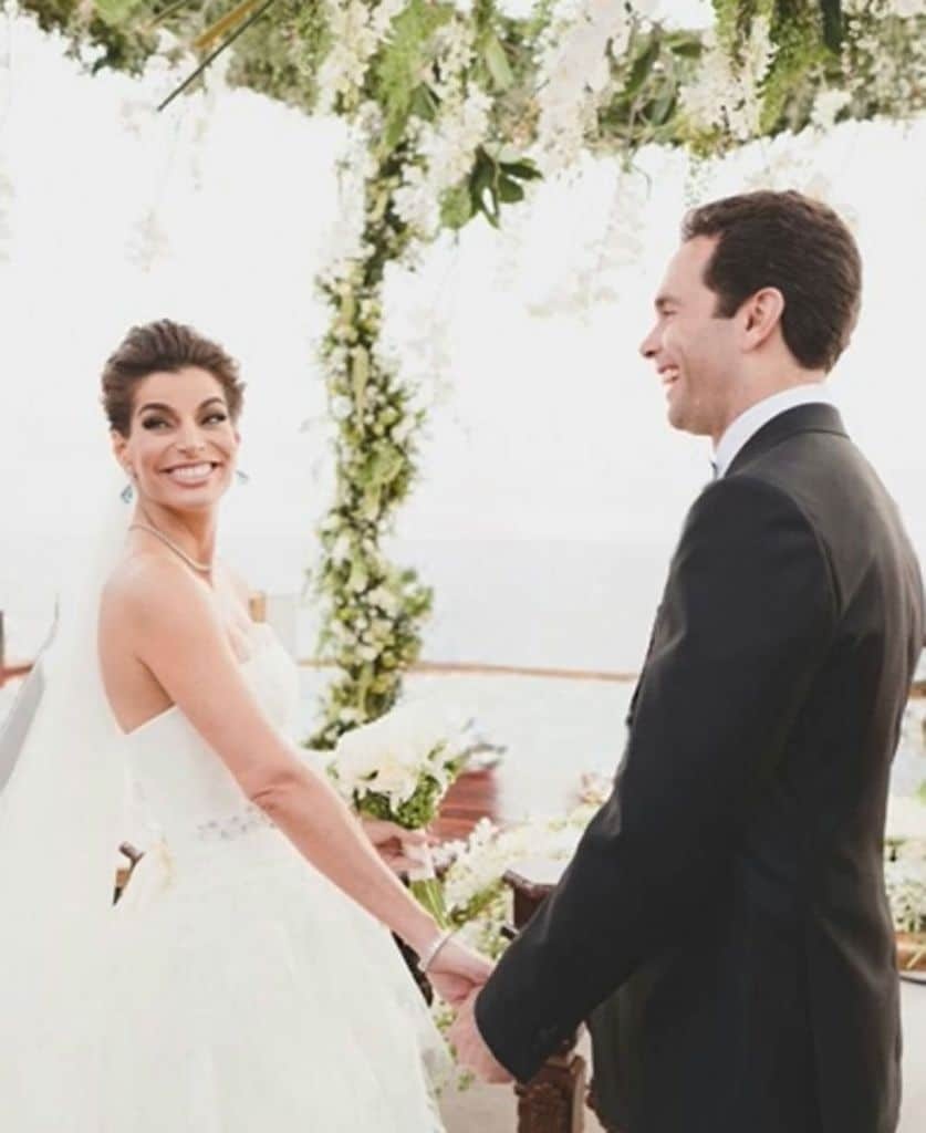 La pareja se casó en una espectacular boda realizada en Los Cabos.