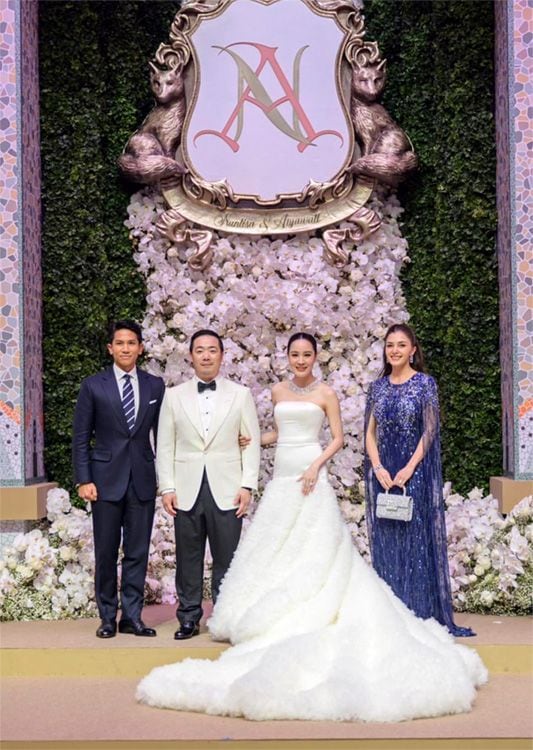 Boda de Aiyawatt Srivaddhanaprabha