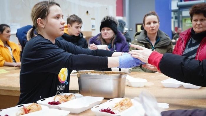 El trabajo humanitario del chef José Andrés en Ucrania 